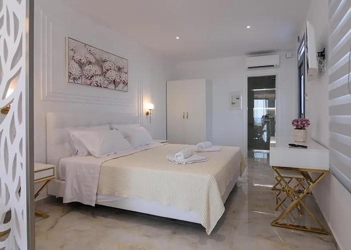 Dionisos Apartment *