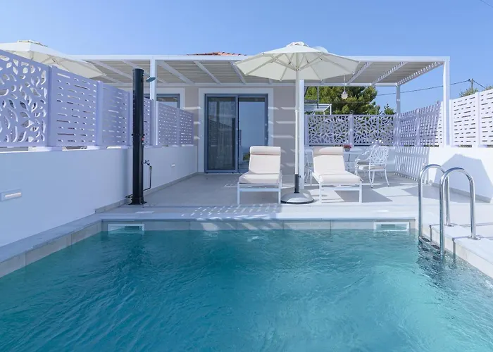 Dionisos Apartment *