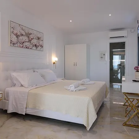 Dionisos Apartment *