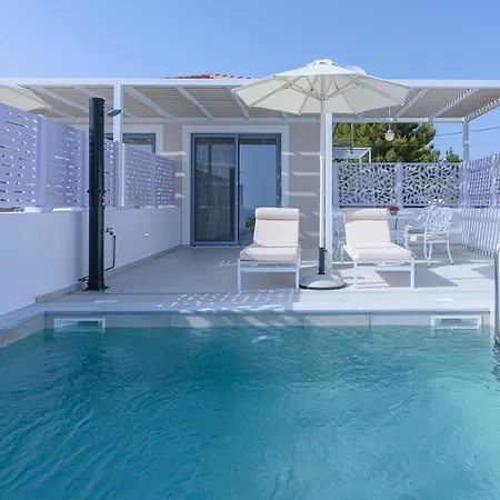 Dionisos Apartment *